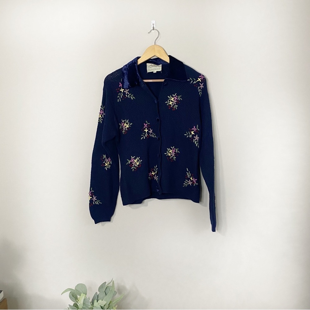 Vintage Women's Button Down Navy Blue Floral Cardigan Sweater